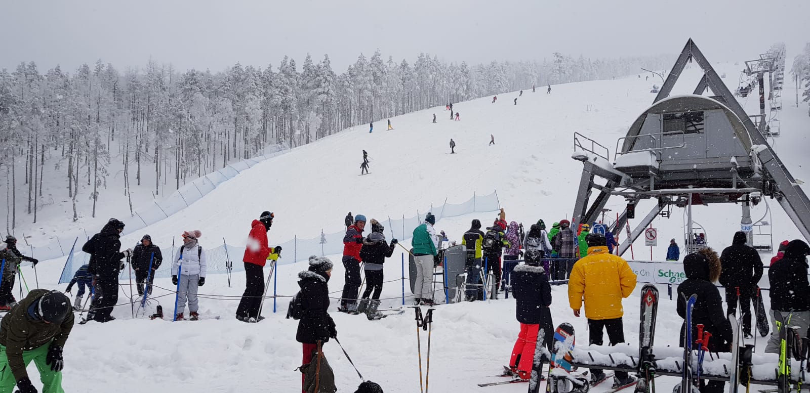2000 skijaša od otvaranja ski sezone na stazi Crni vrh na Divčibarama!